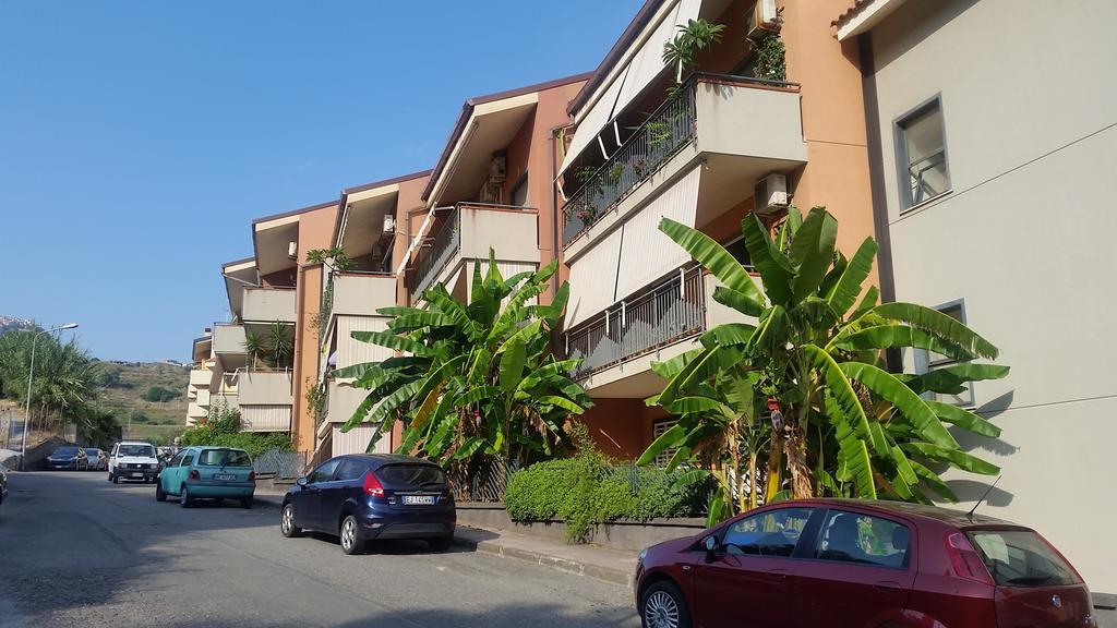 Baia Giardini Apartments ภายนอก รูปภาพ